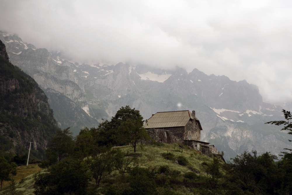 Le Alpi albanesi, Theth