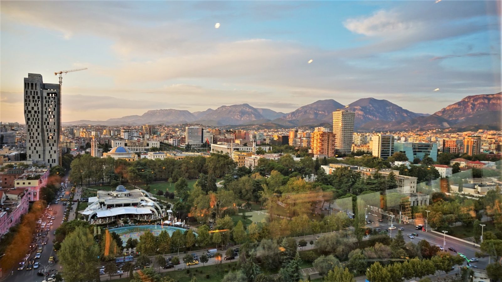Vista della città di Tirana, Albania