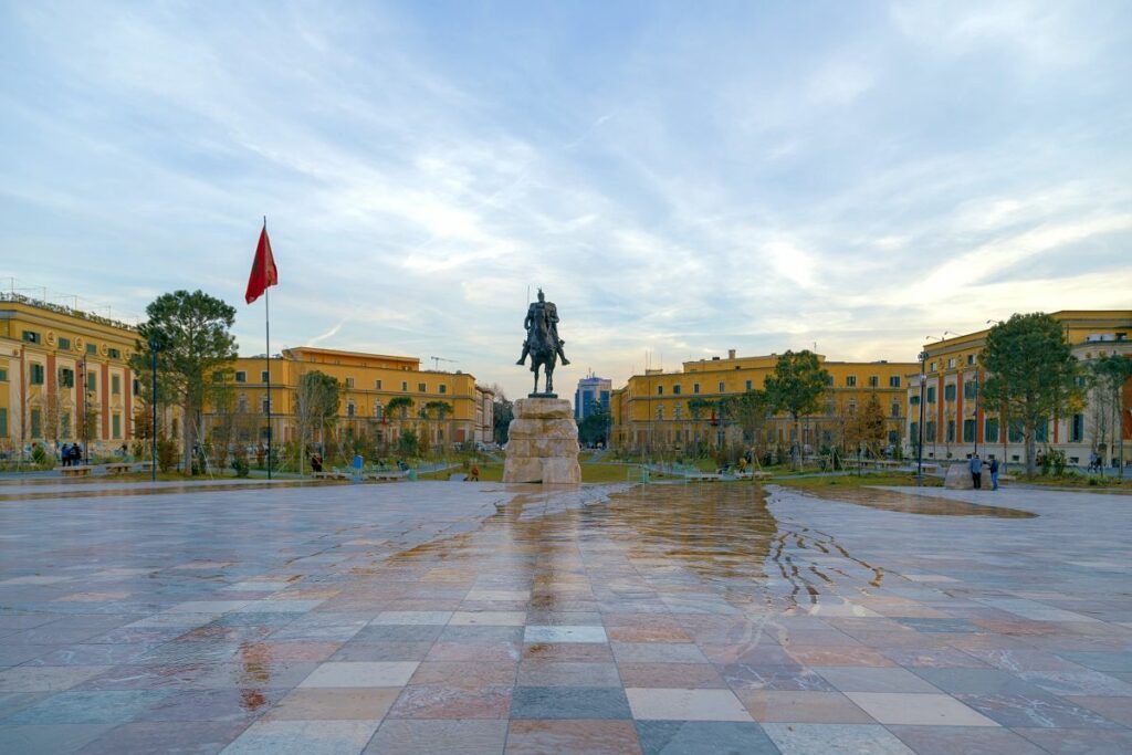 Piazza Skanderbeg Tirana