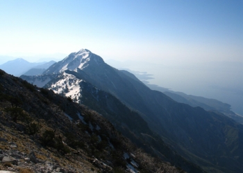 La cima innevata del Monte Çika. Fonte: Wikipedia
