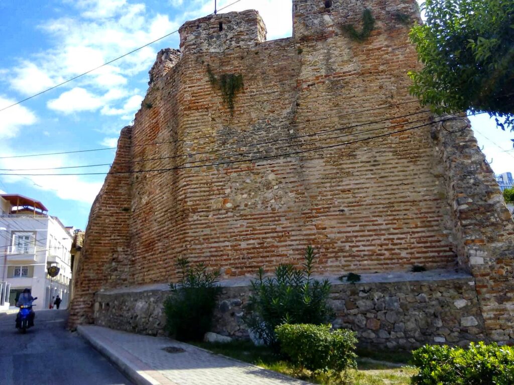Kalaja Në Qytetin E Durrësit Muri Rrethues 10